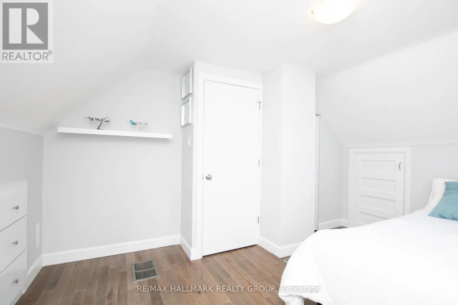 929 MERIVALE ROAD