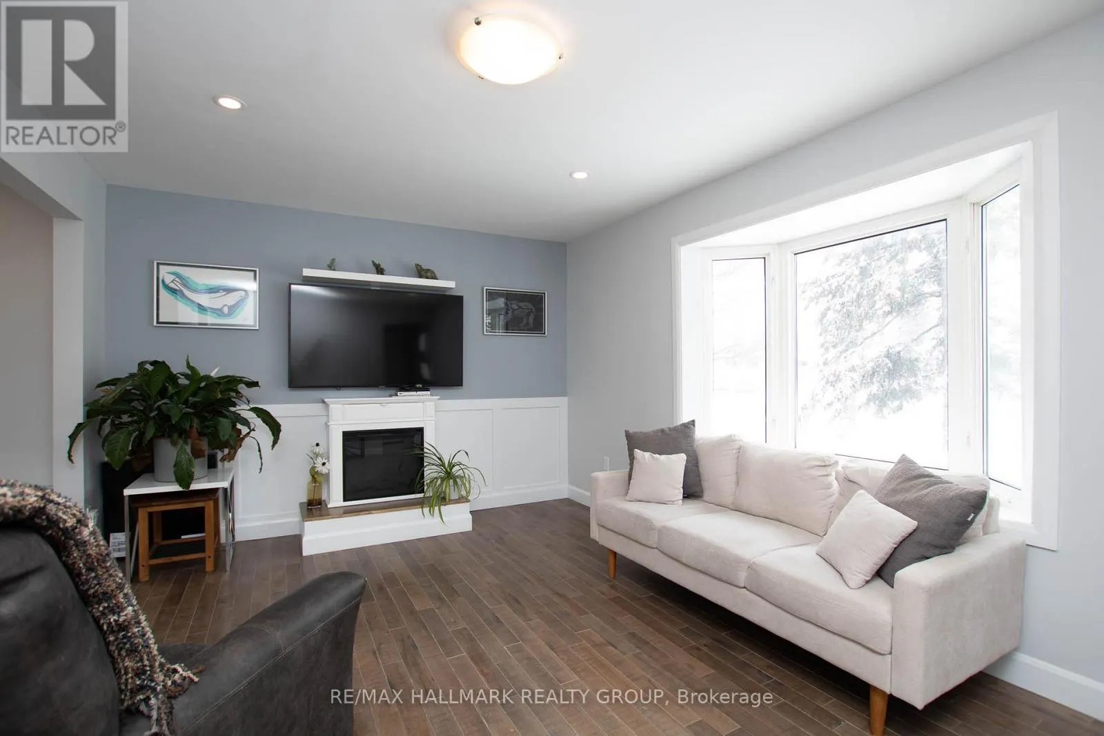929 MERIVALE ROAD
