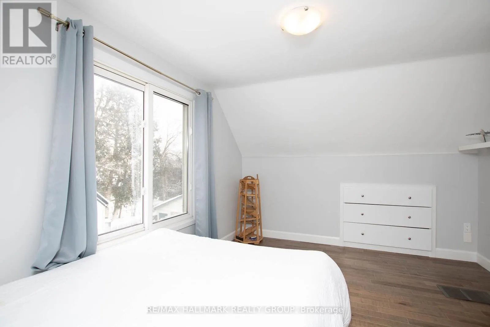 929 MERIVALE ROAD