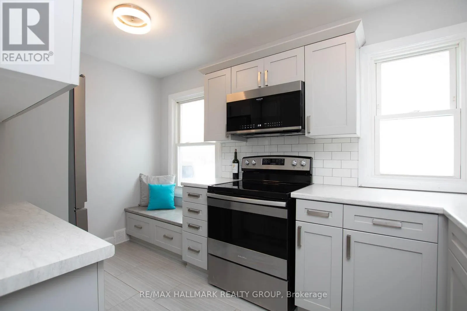 929 MERIVALE ROAD