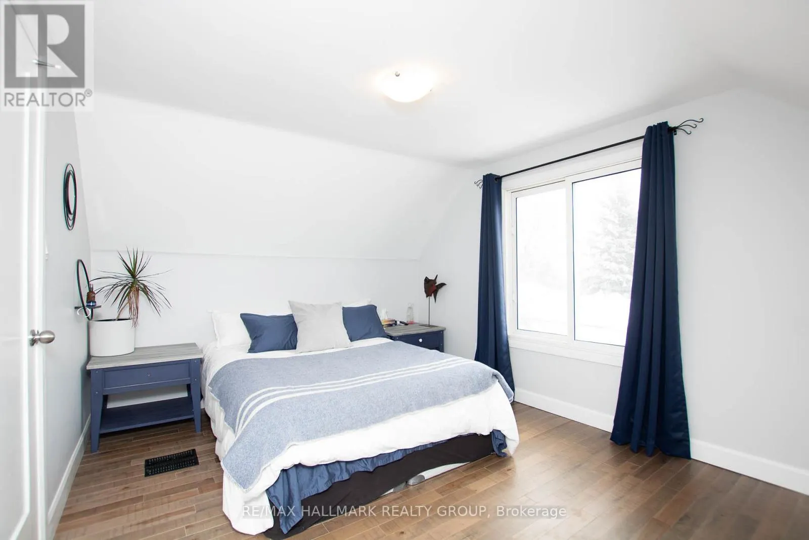 929 MERIVALE ROAD