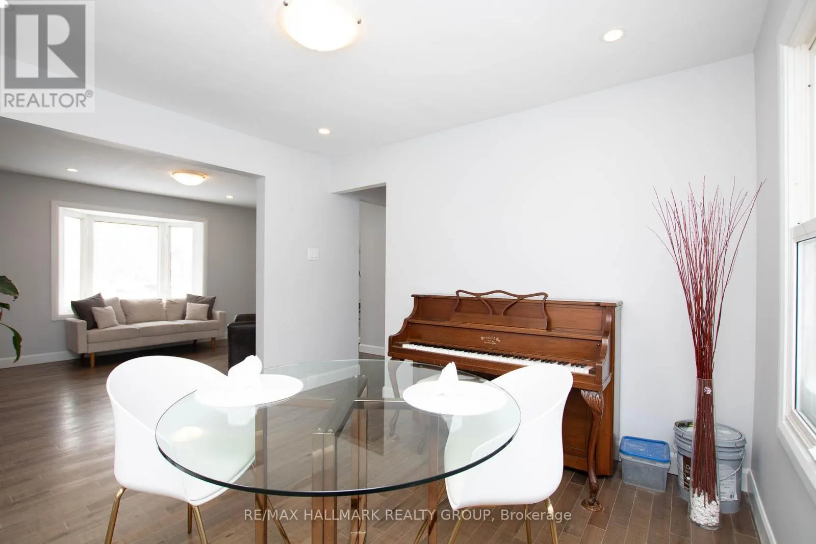 929 MERIVALE ROAD