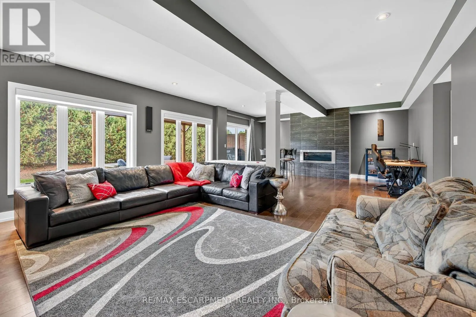 24 CHESTNUT DRIVE
