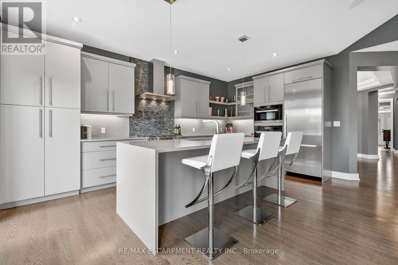 24 CHESTNUT DRIVE