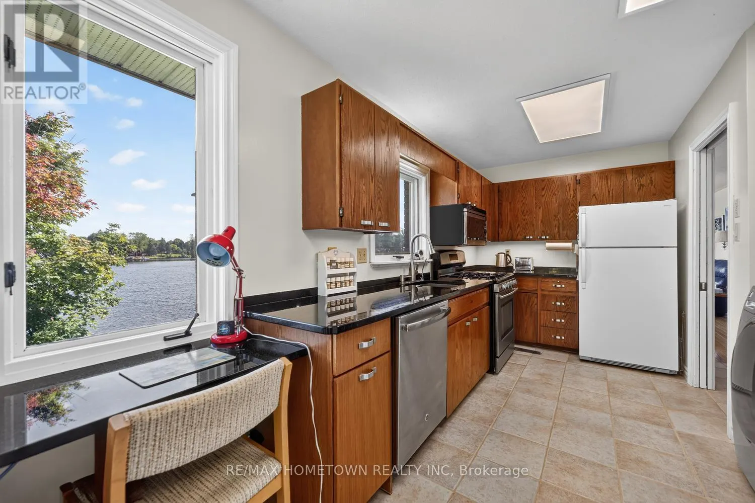 5873 RIDEAU VALLEY DRIVE N