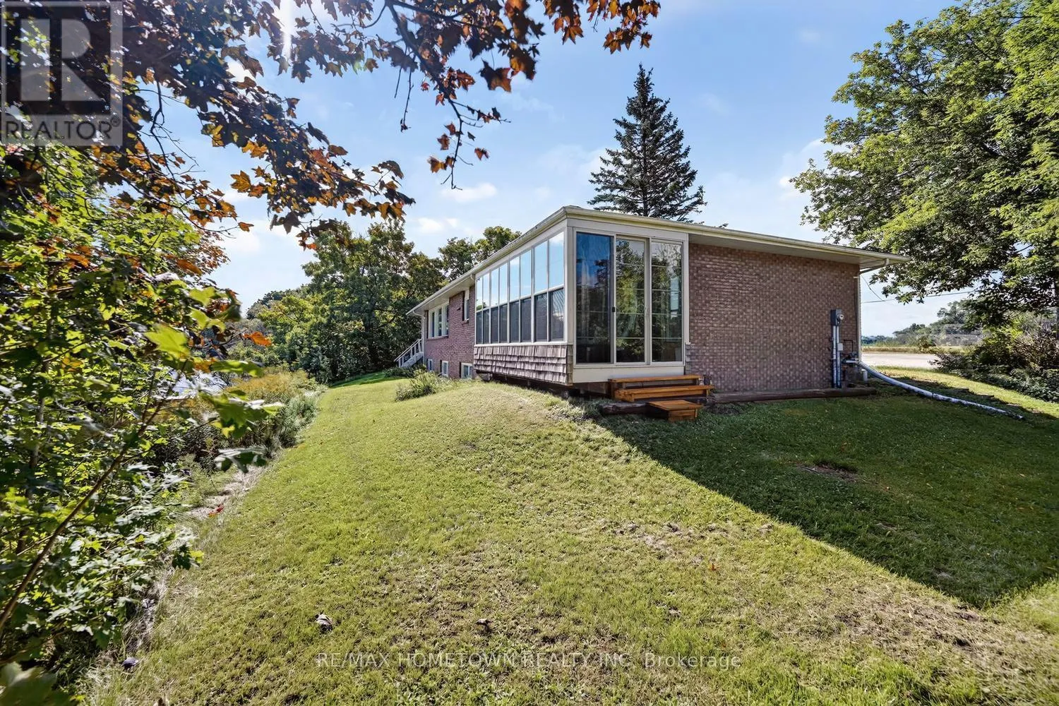 5873 RIDEAU VALLEY DRIVE N