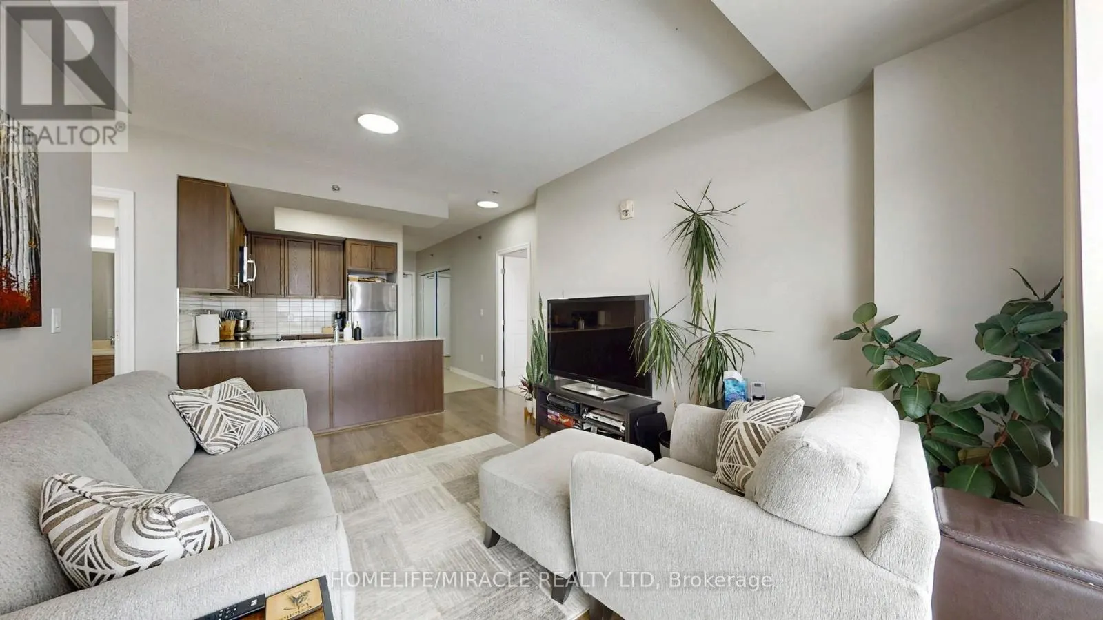 607 - 560 NORTH SERVICE ROAD