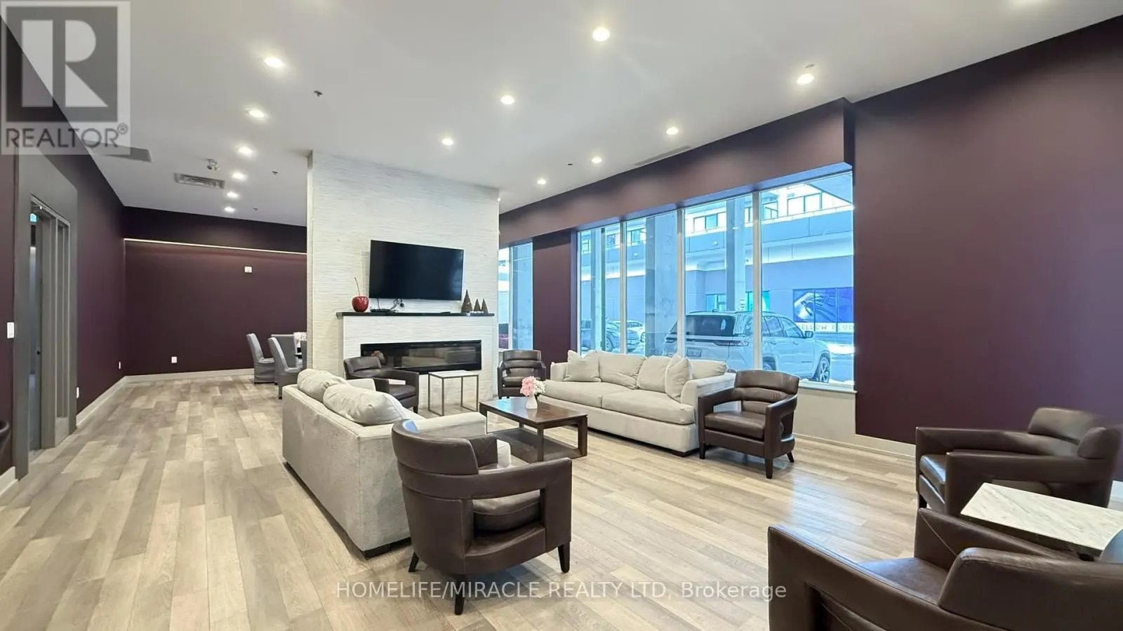 607 - 560 NORTH SERVICE ROAD