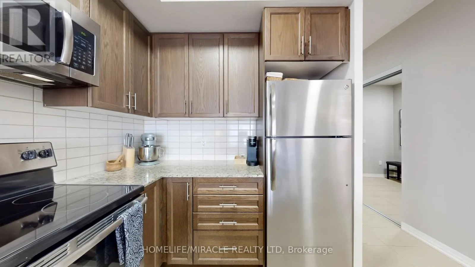 607 - 560 NORTH SERVICE ROAD