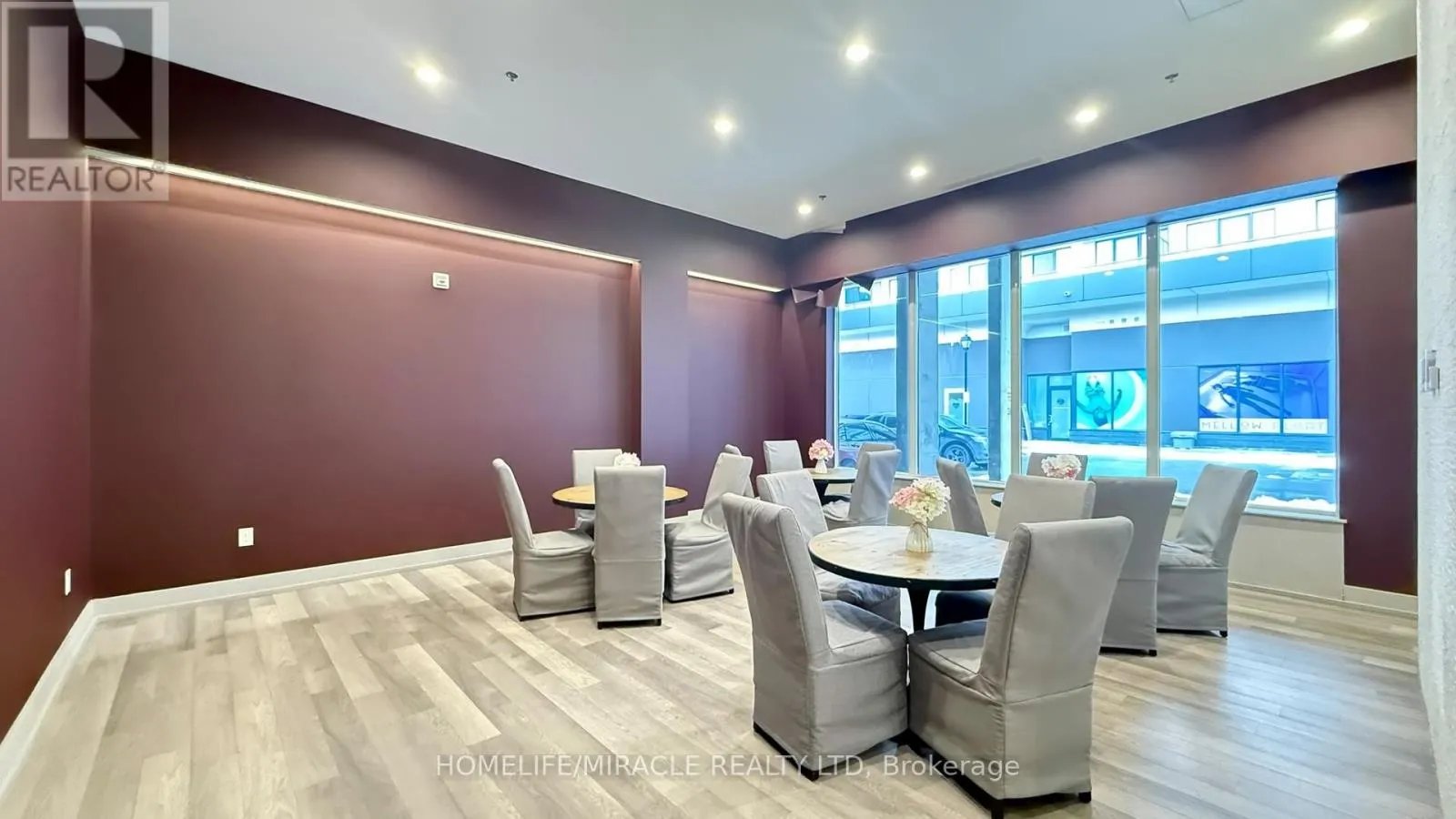 607 - 560 NORTH SERVICE ROAD