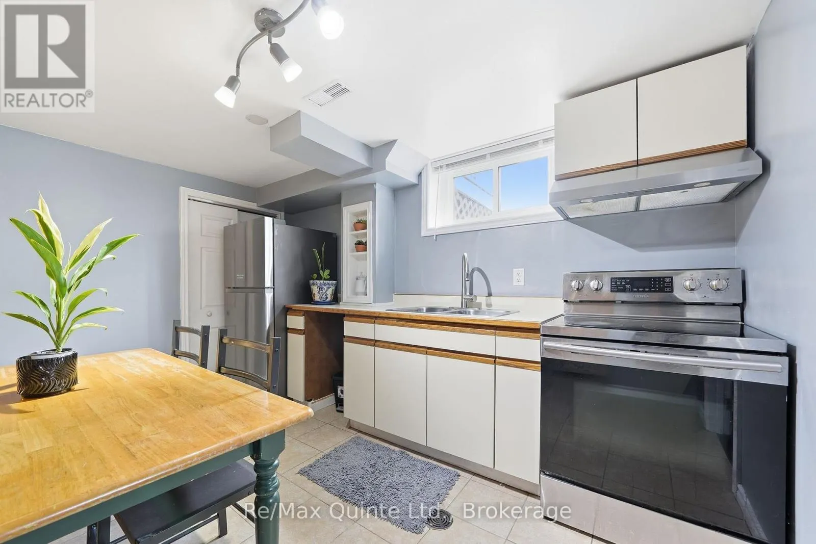 87 ORCHARD DRIVE