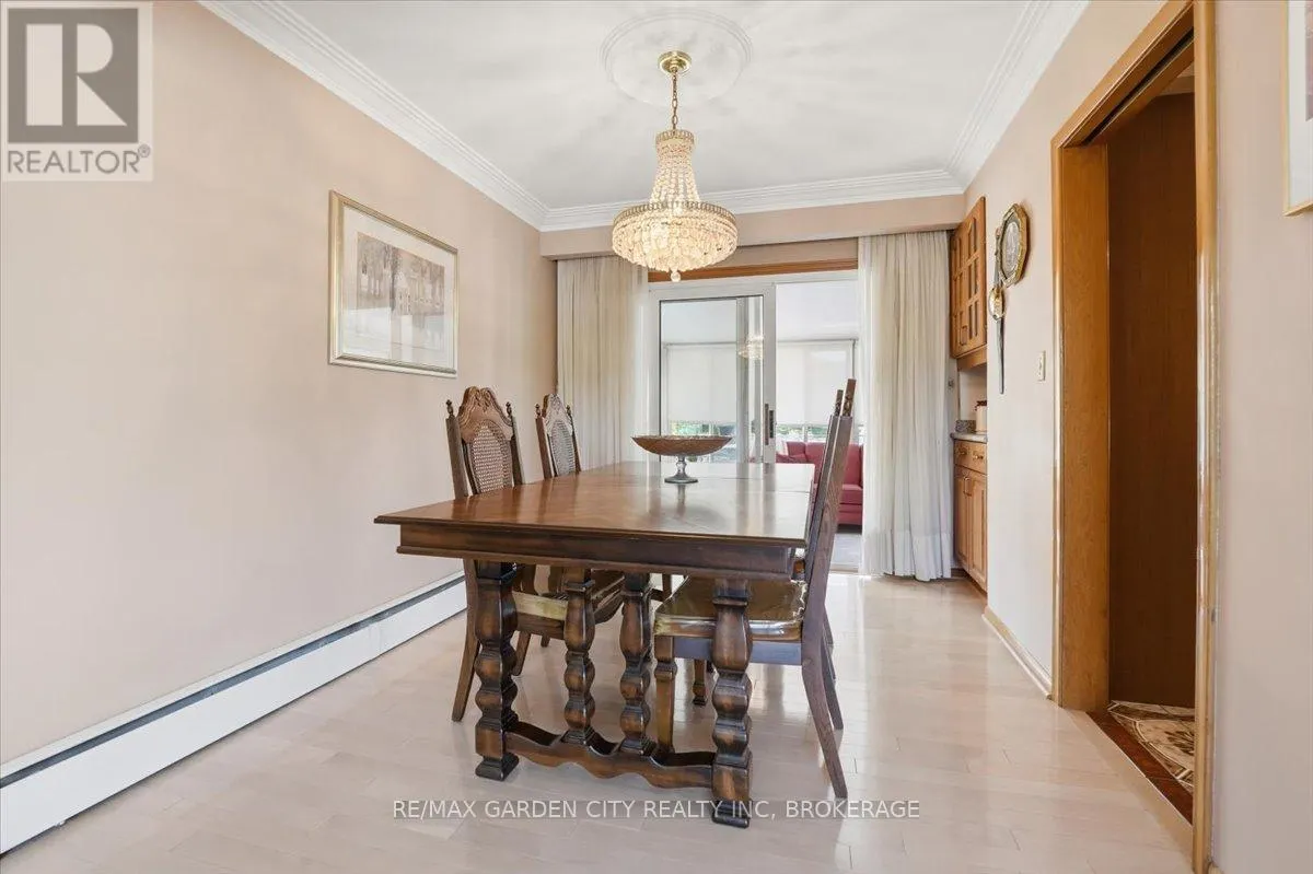 41 ALBERT STREET W