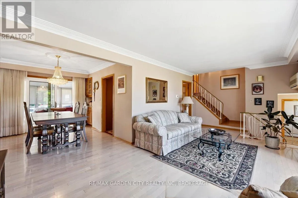 41 ALBERT STREET W