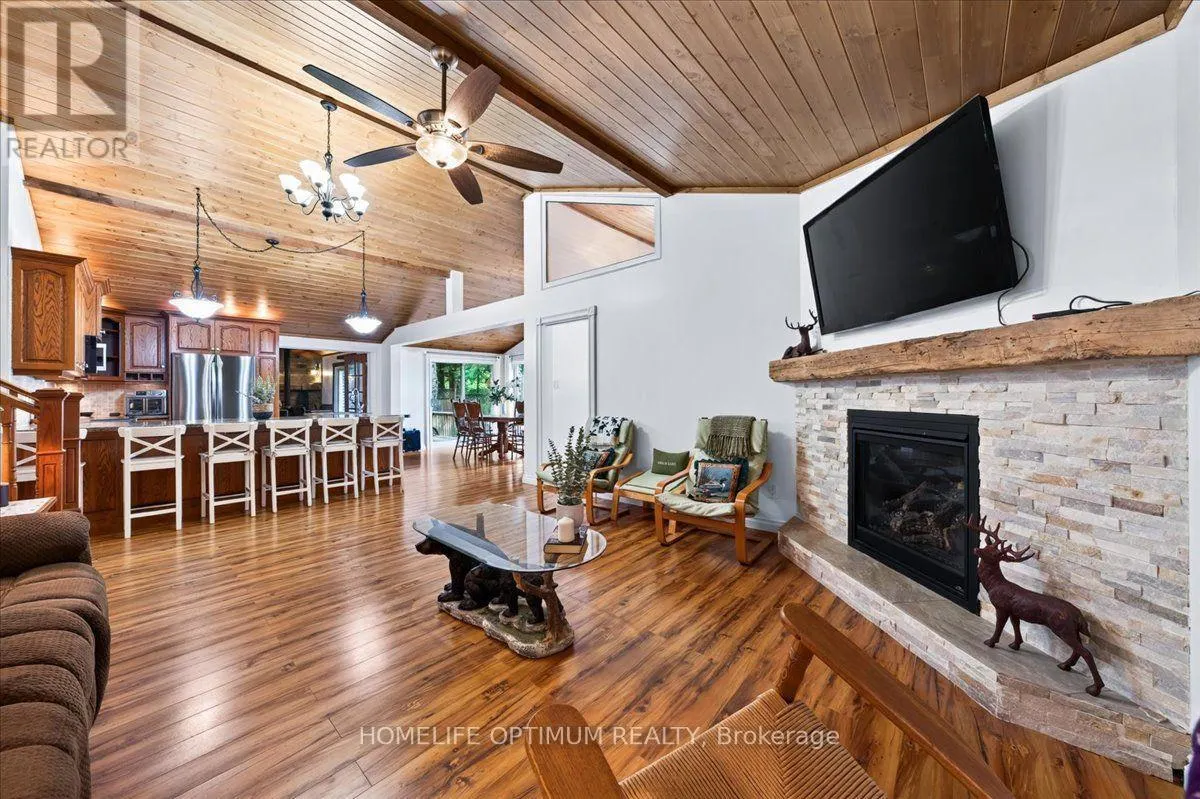 1195 LAKESHORE DRIVE N
