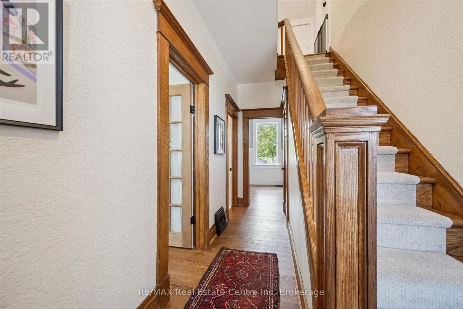 699 ST ANDREW STREET W