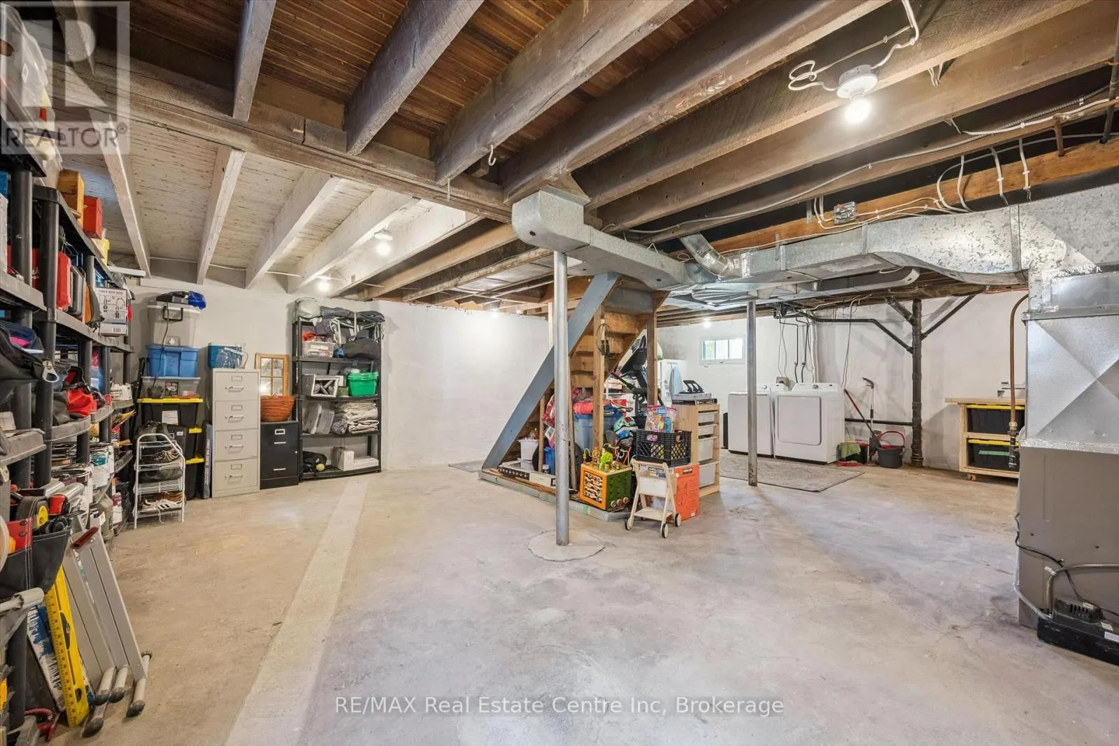 699 ST ANDREW STREET W