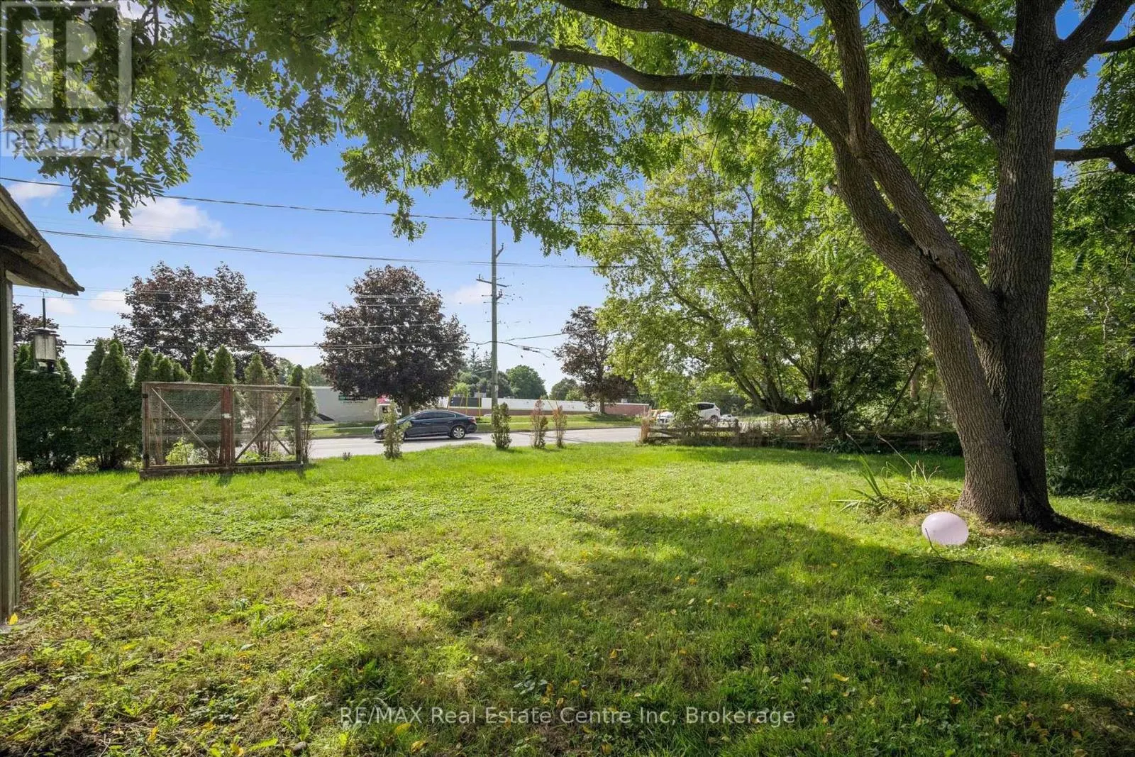 699 ST ANDREW STREET W
