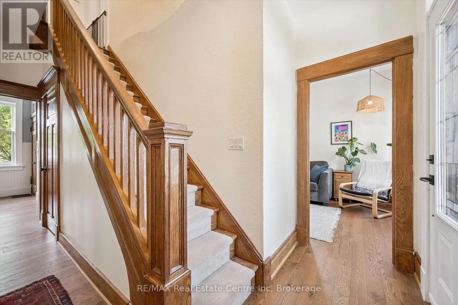 699 ST ANDREW STREET W
