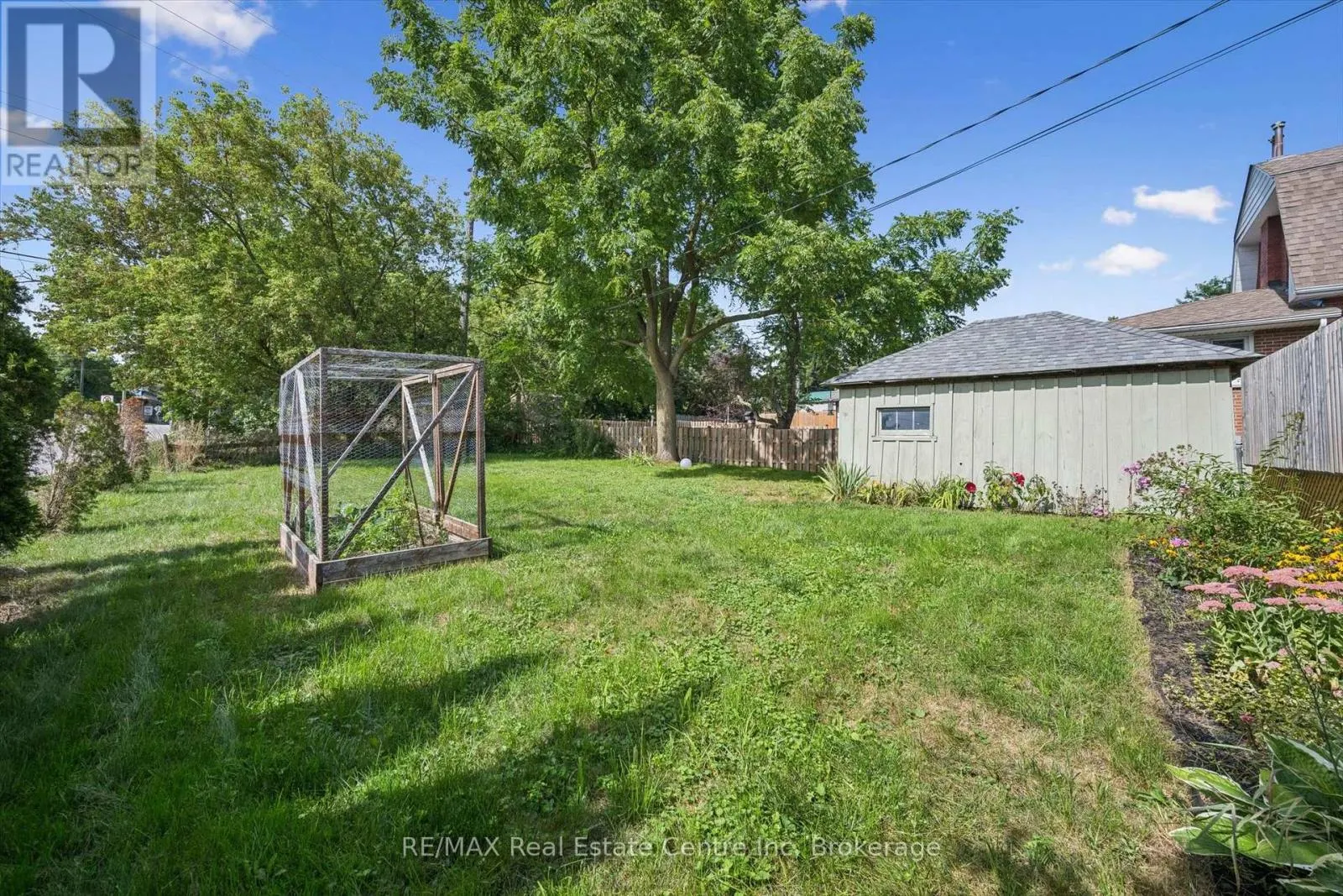 699 ST ANDREW STREET W