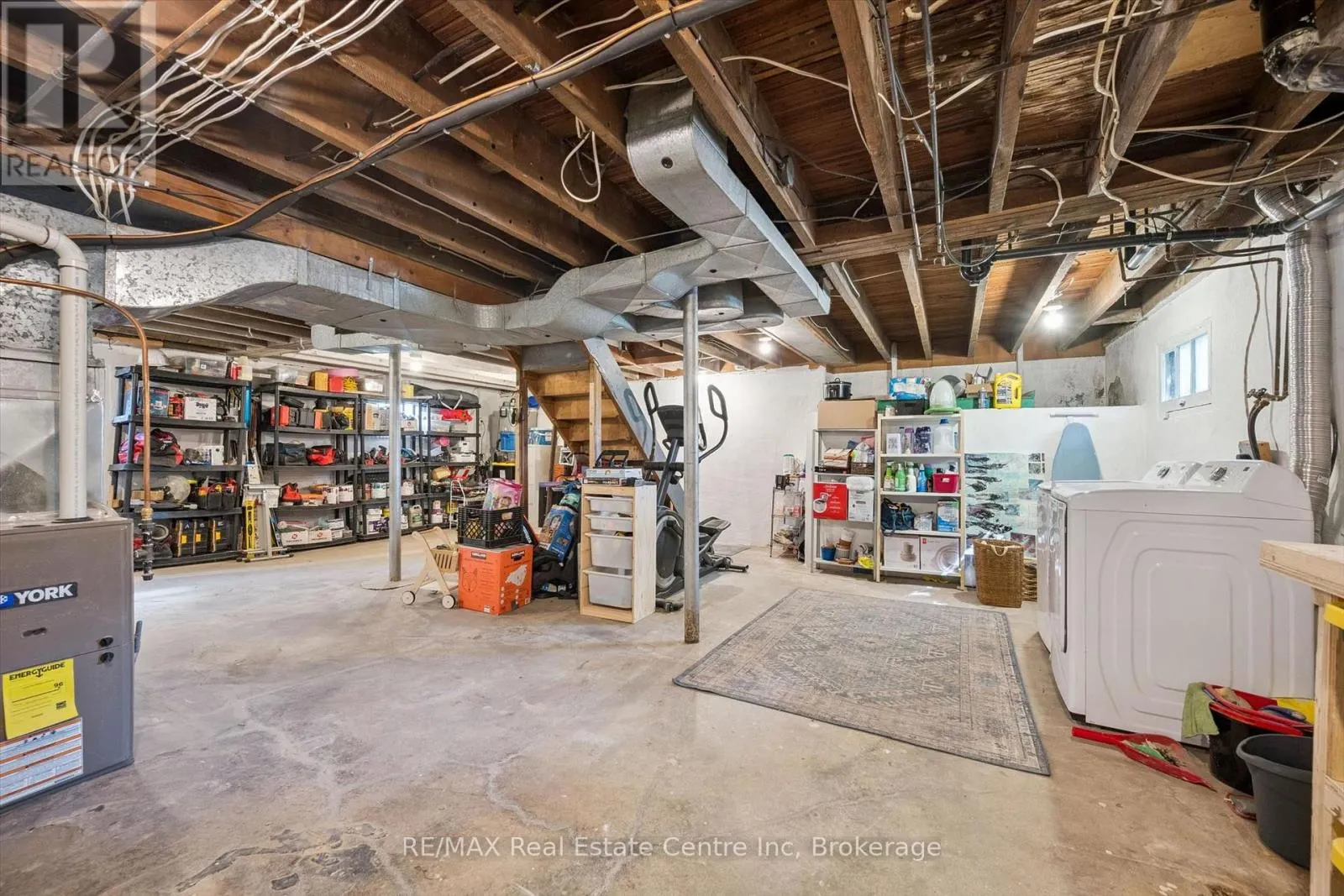 699 ST ANDREW STREET W