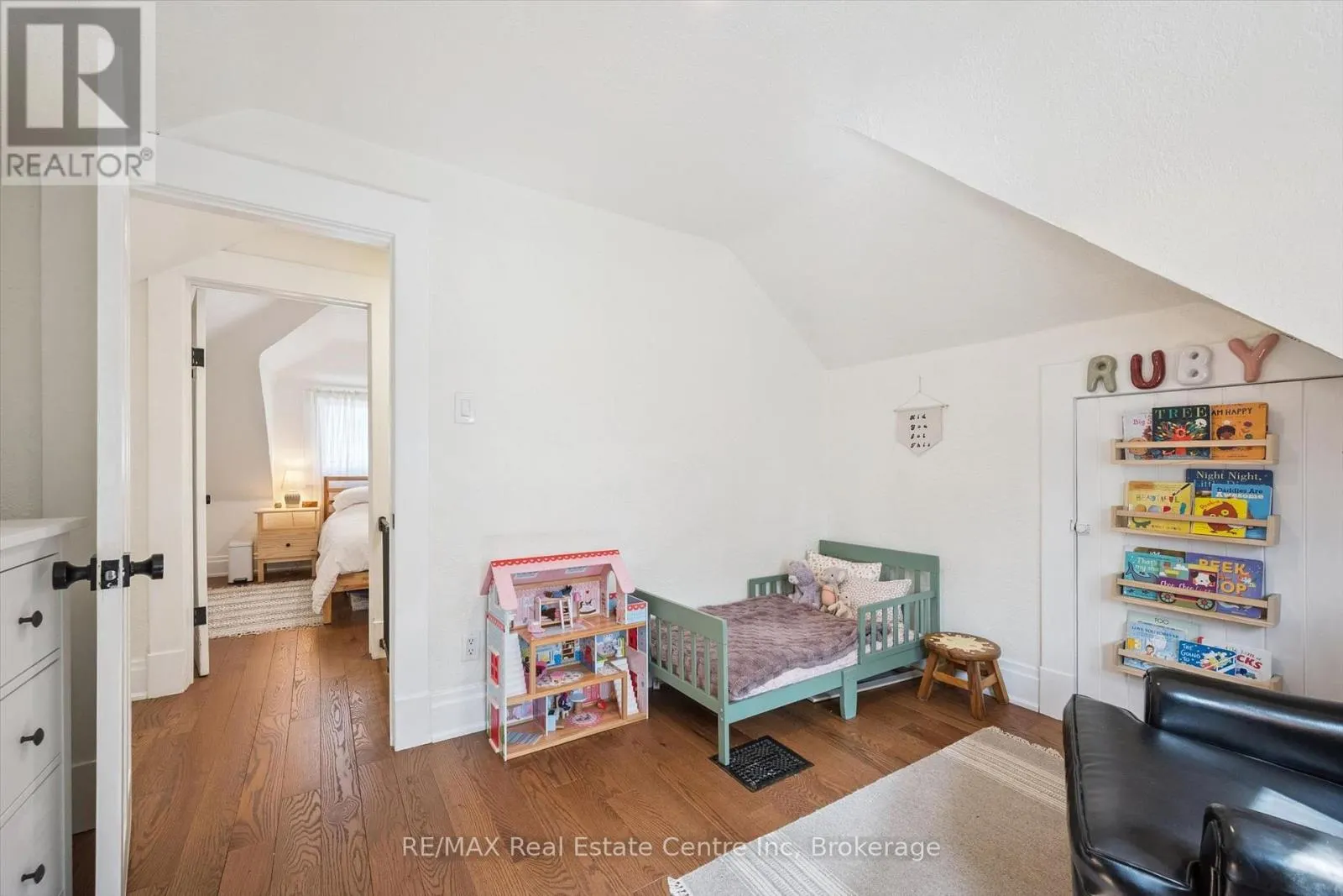 699 ST ANDREW STREET W