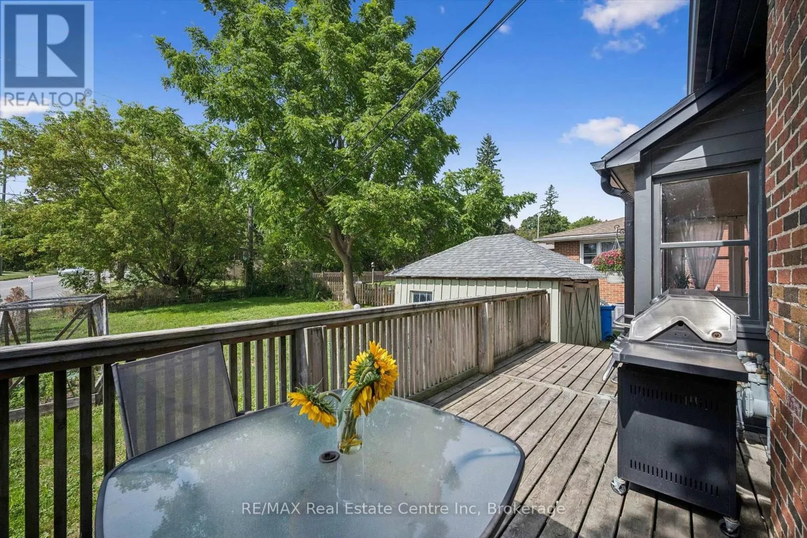 699 ST ANDREW STREET W