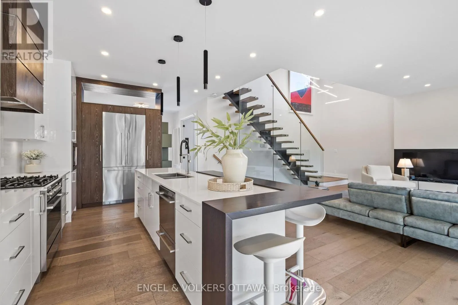 736 SHERBOURNE ROAD