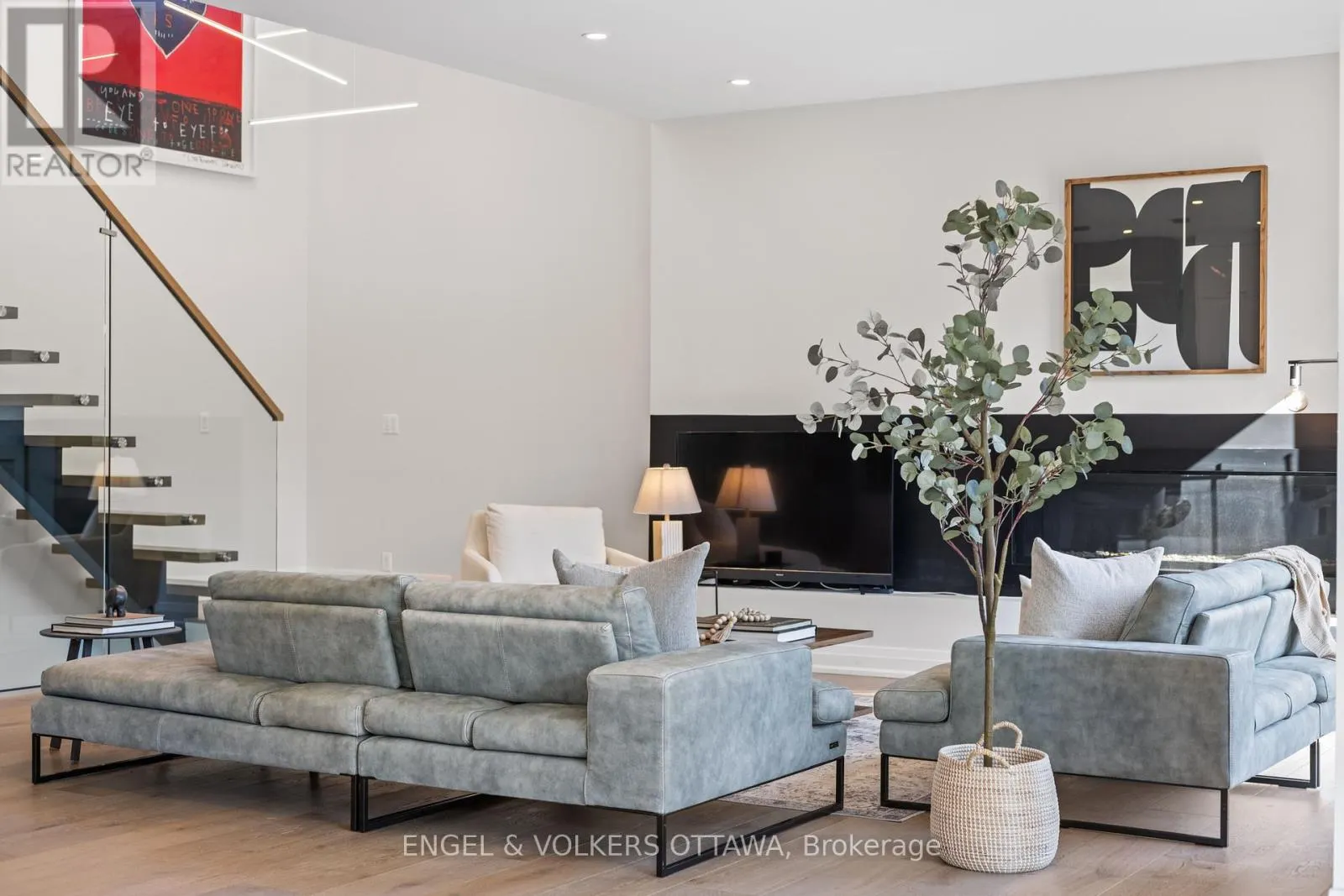 736 SHERBOURNE ROAD