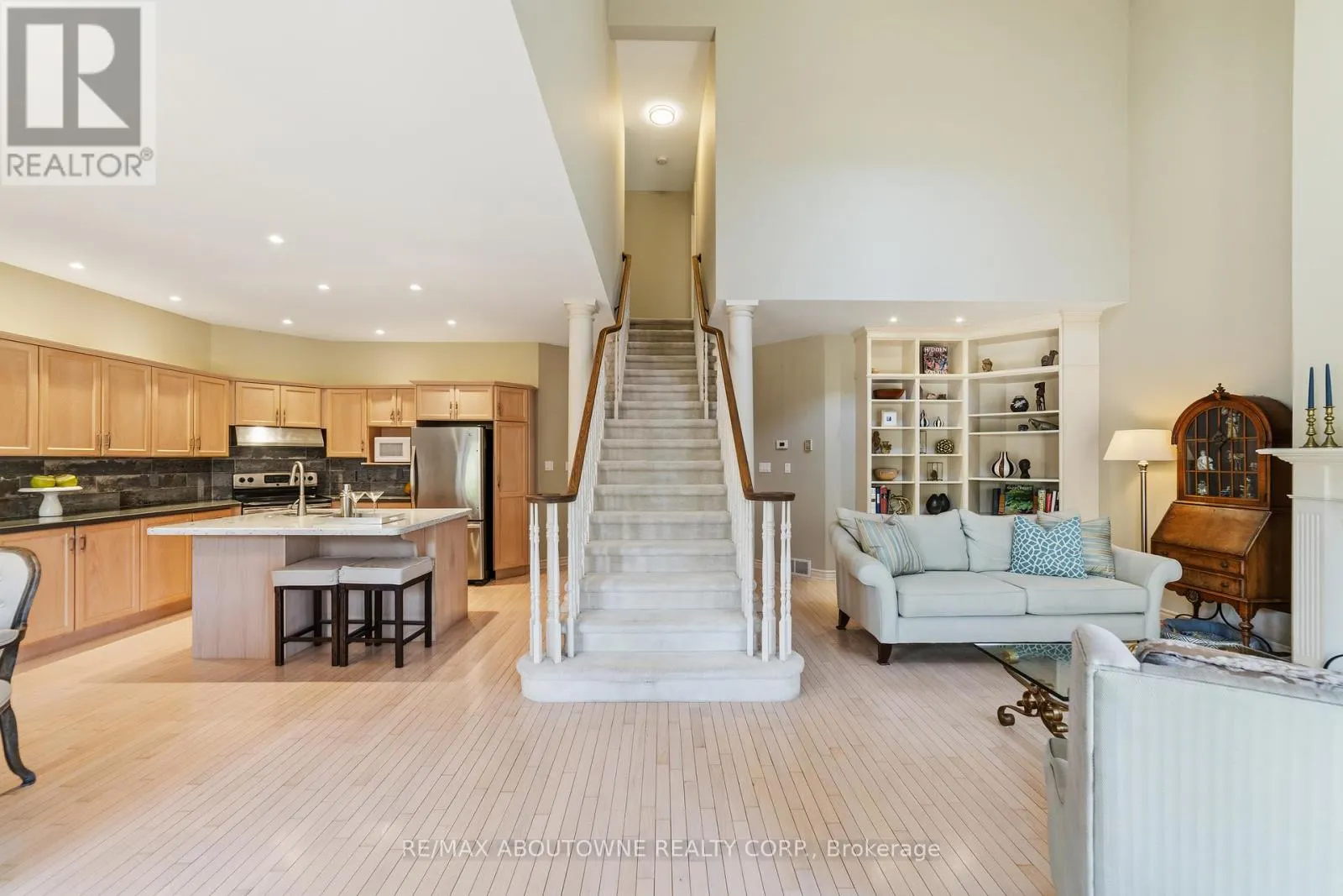 12 - 575 SIMCOE STREET