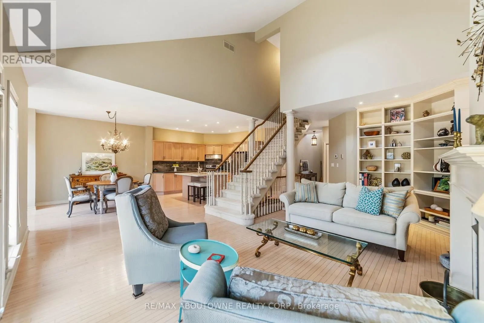 12 - 575 SIMCOE STREET