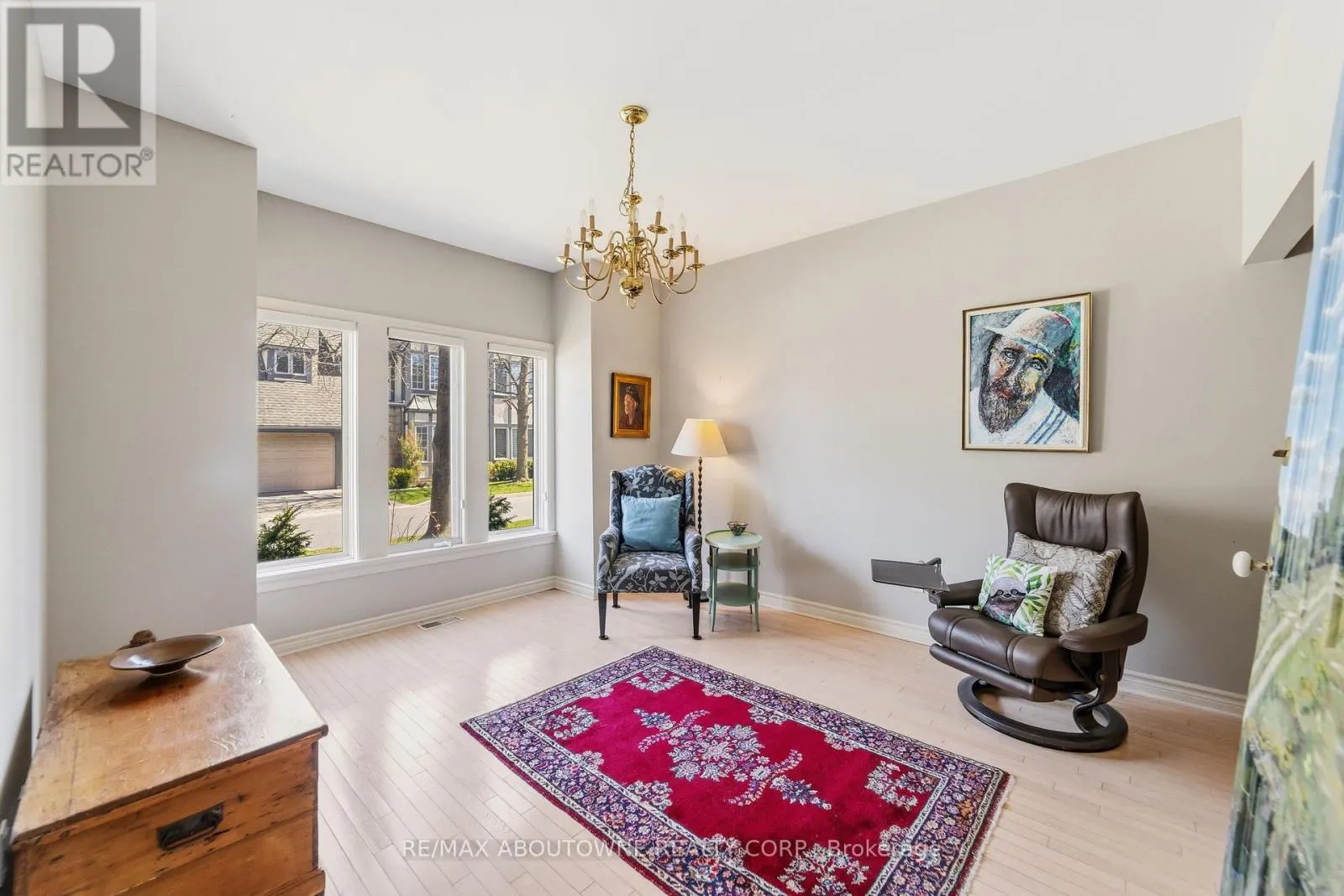 12 - 575 SIMCOE STREET