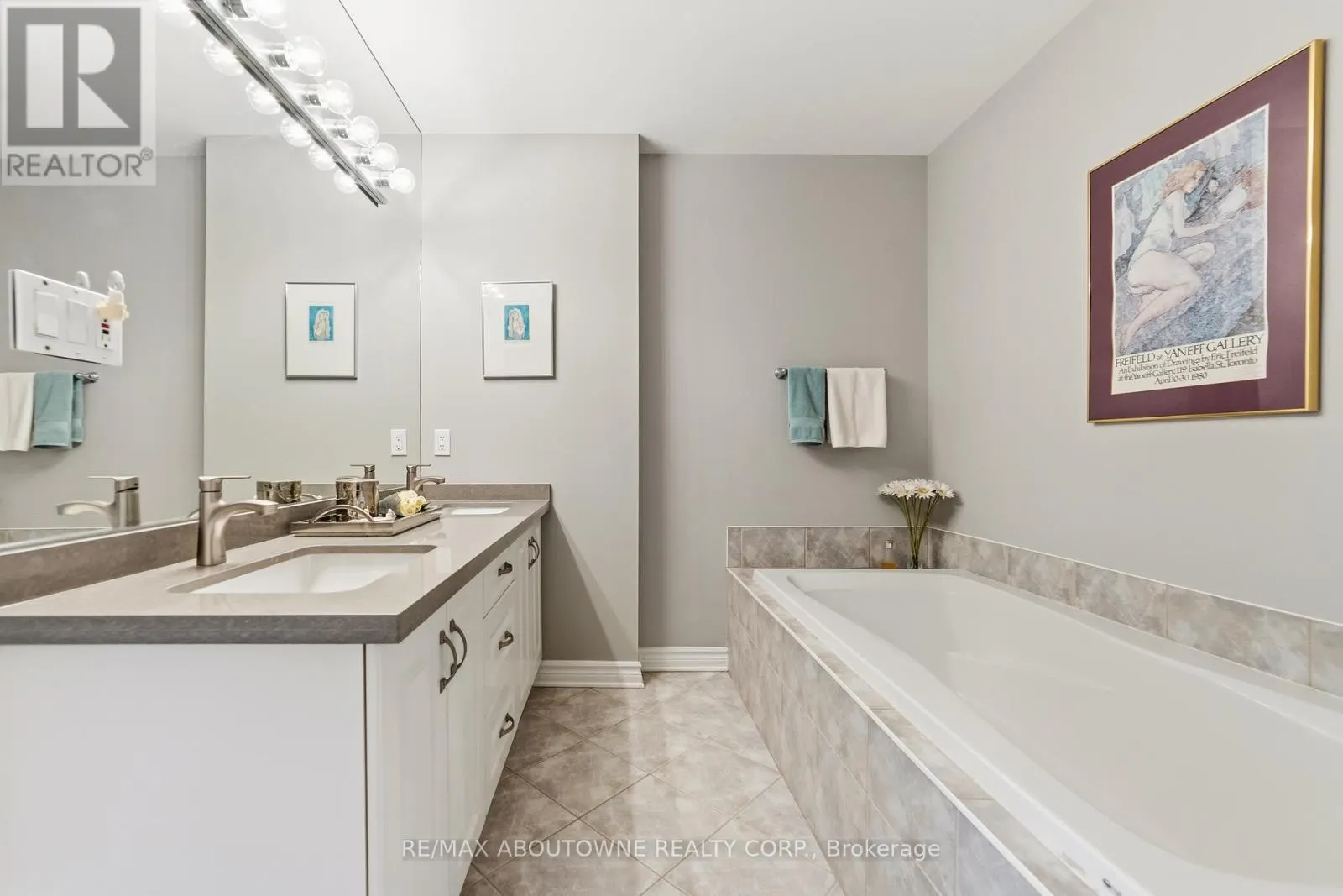 12 - 575 SIMCOE STREET