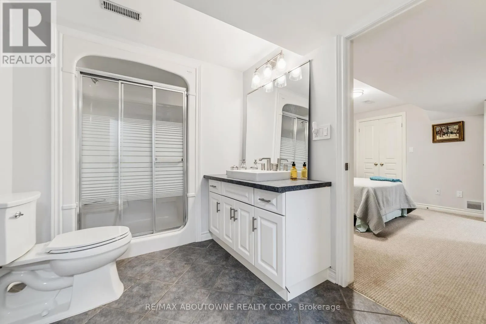 12 - 575 SIMCOE STREET