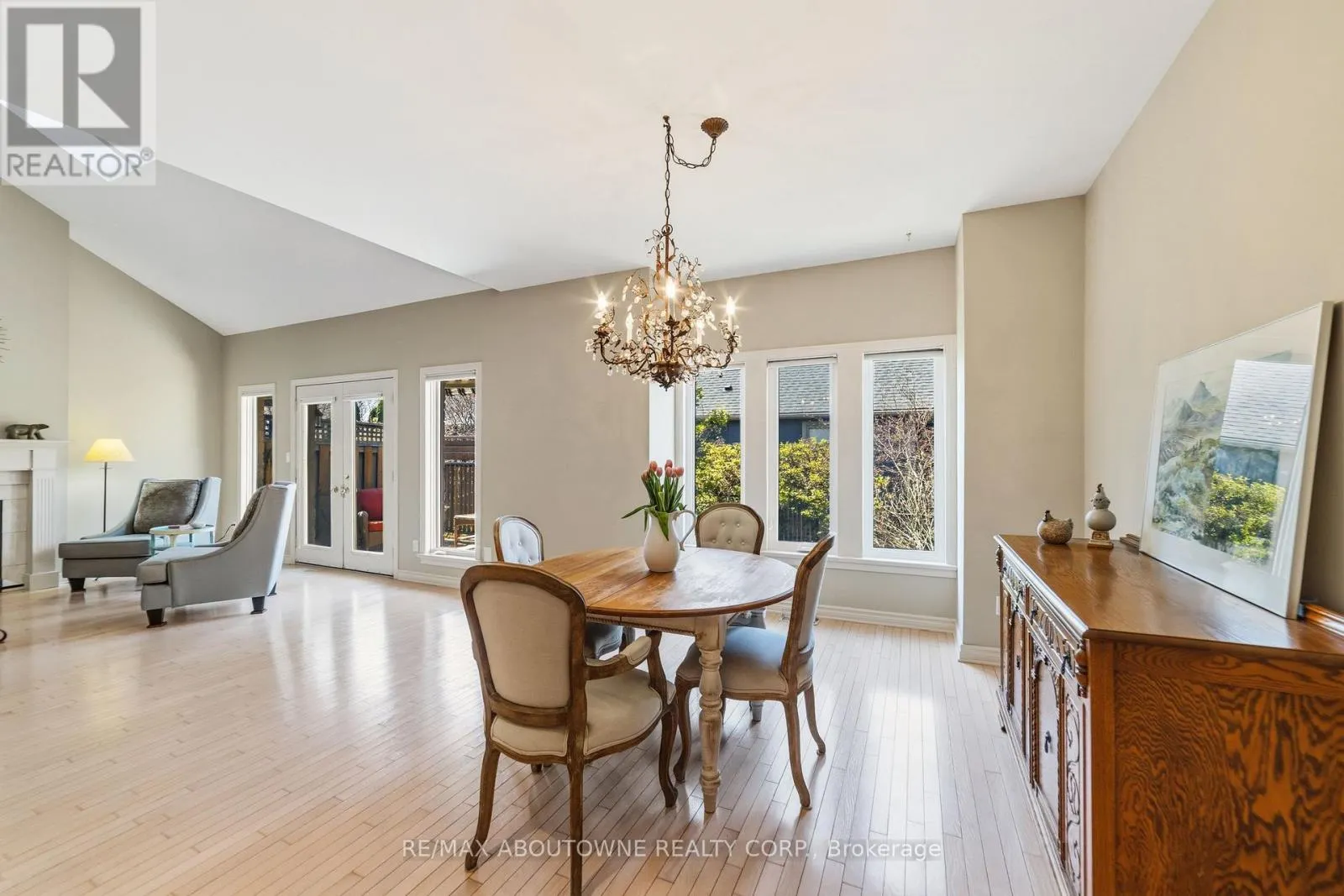 12 - 575 SIMCOE STREET