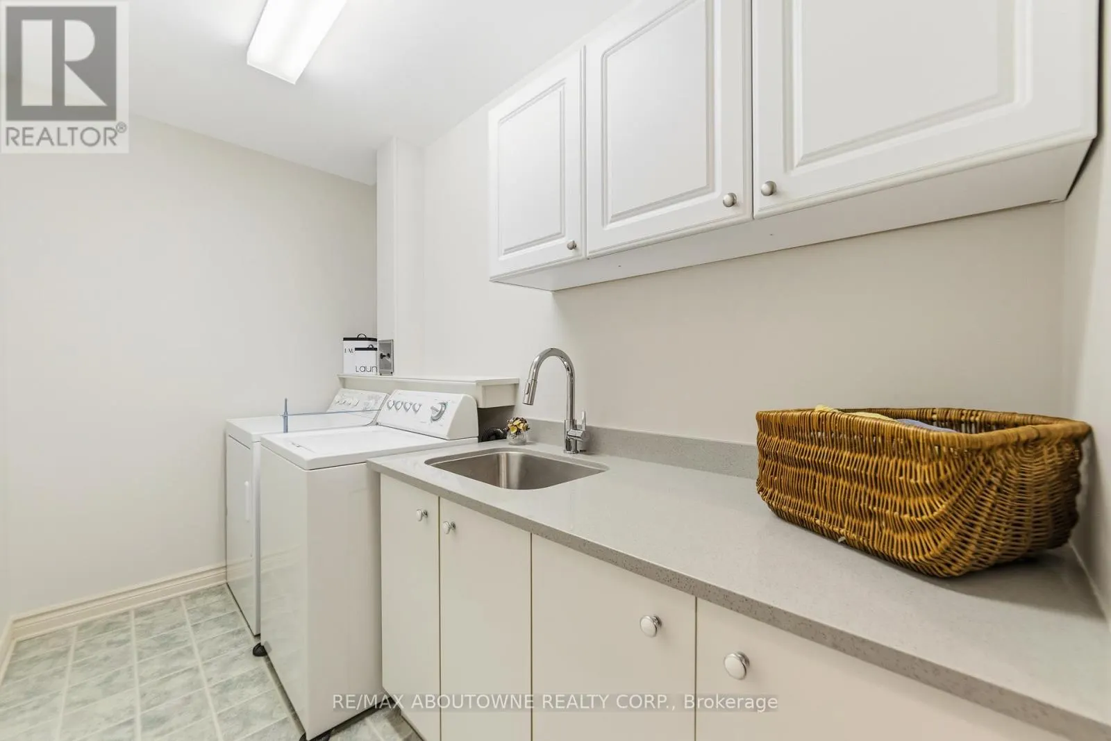 12 - 575 SIMCOE STREET