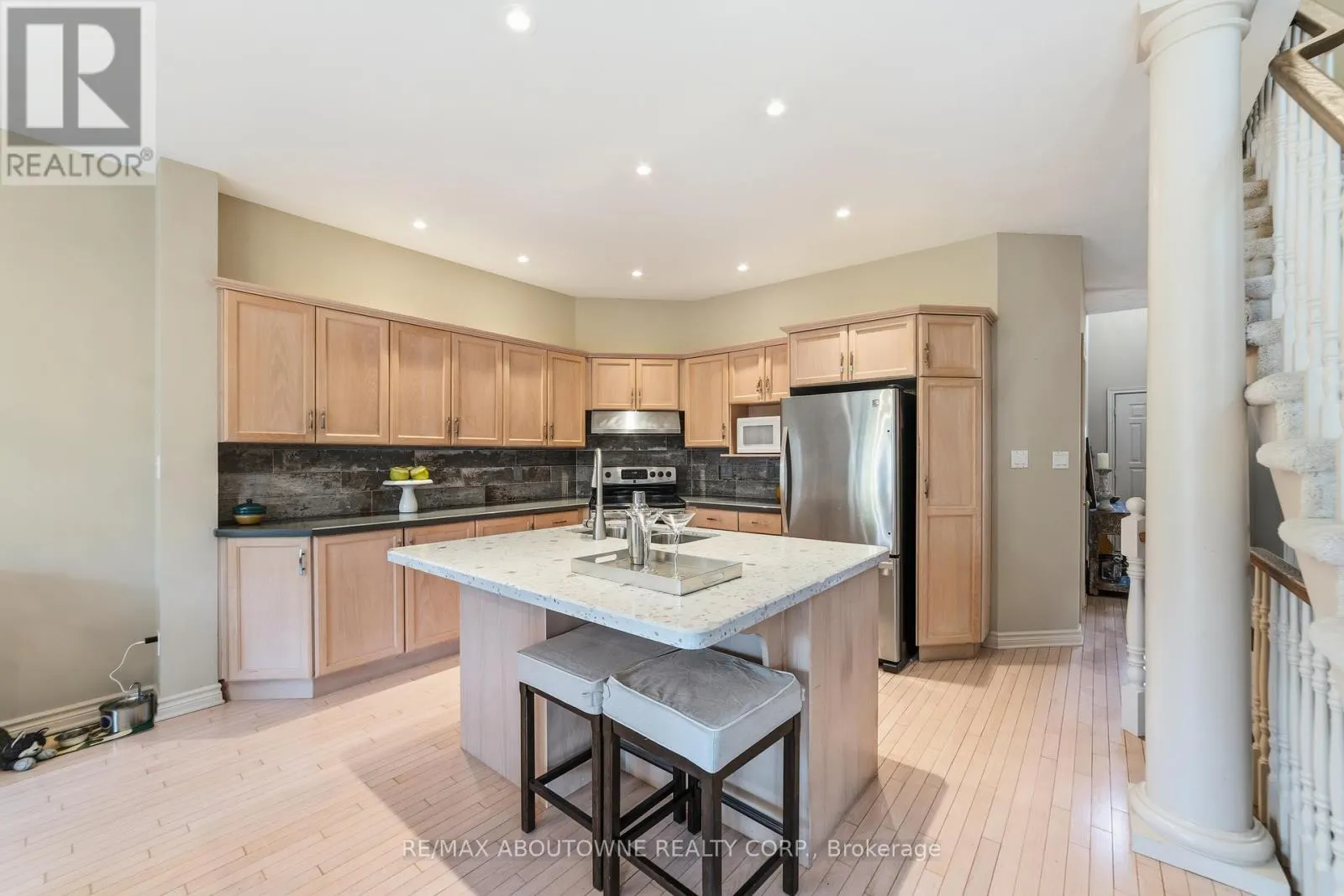 12 - 575 SIMCOE STREET