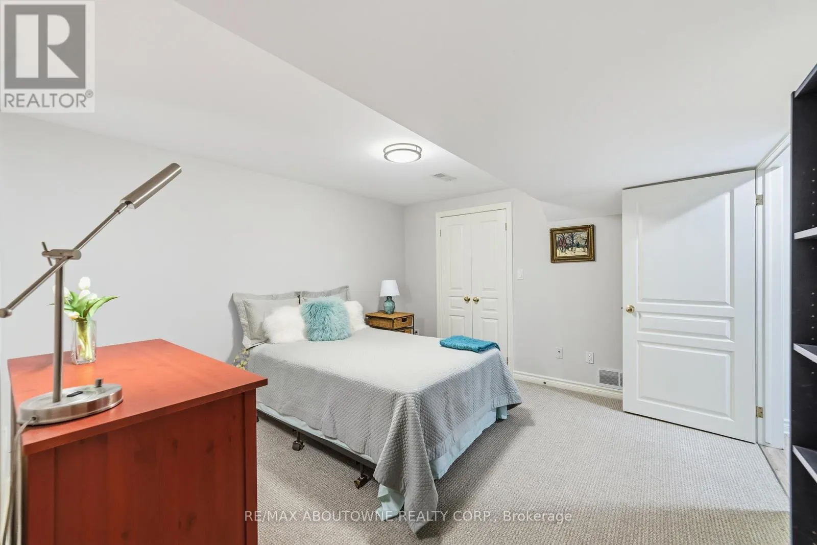 12 - 575 SIMCOE STREET