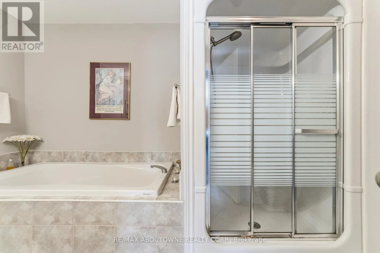 12 - 575 SIMCOE STREET