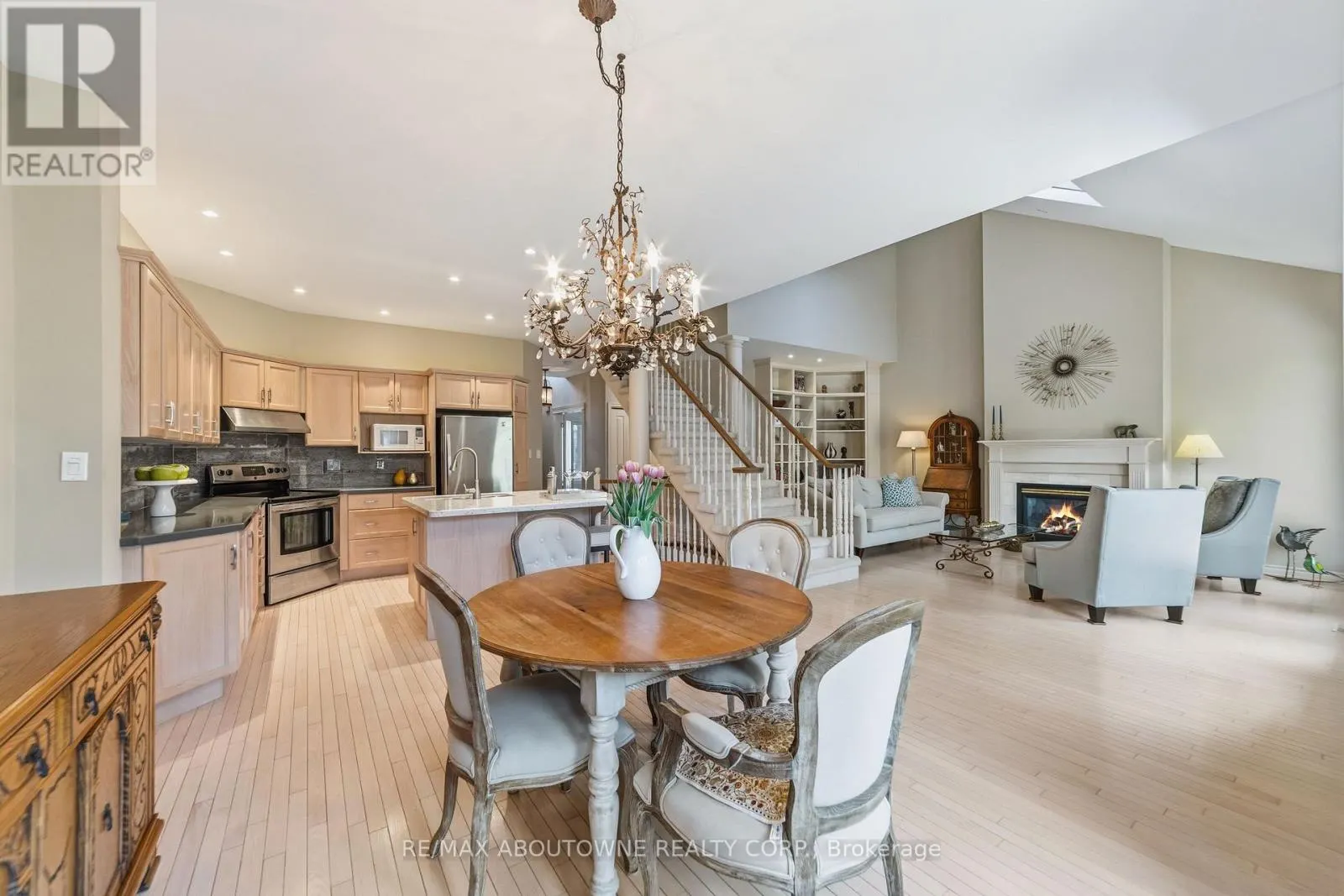 12 - 575 SIMCOE STREET