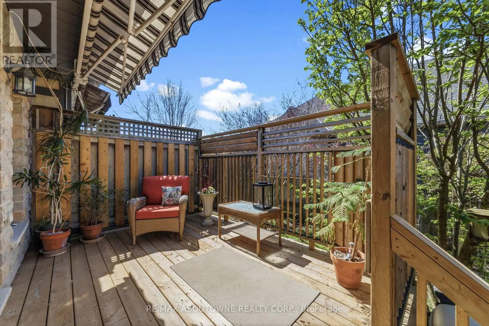 12 - 575 SIMCOE STREET