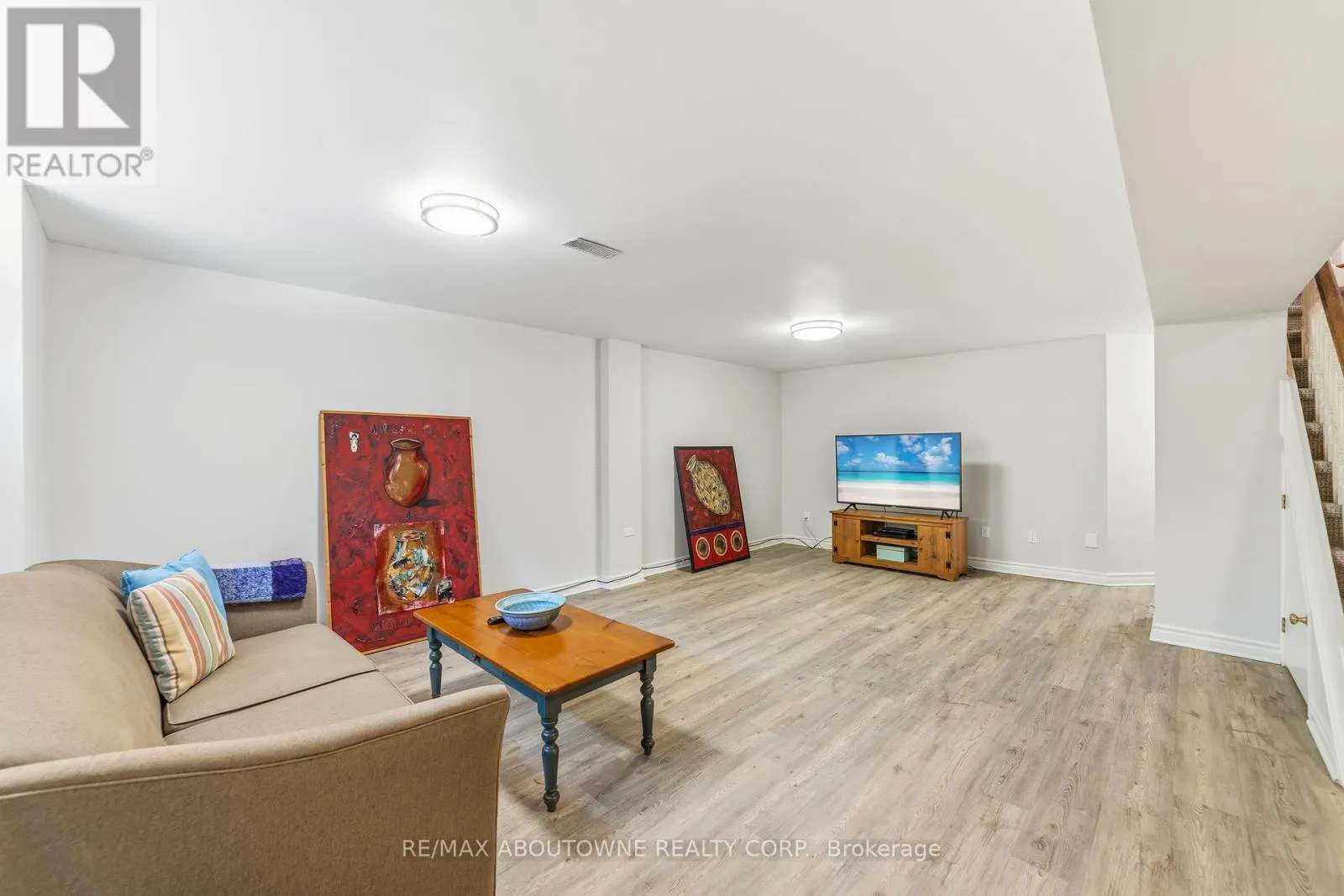 12 - 575 SIMCOE STREET