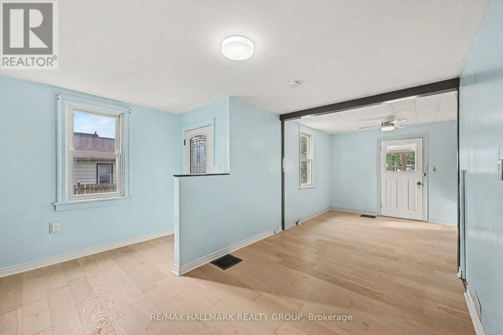 617 ROY STREET W