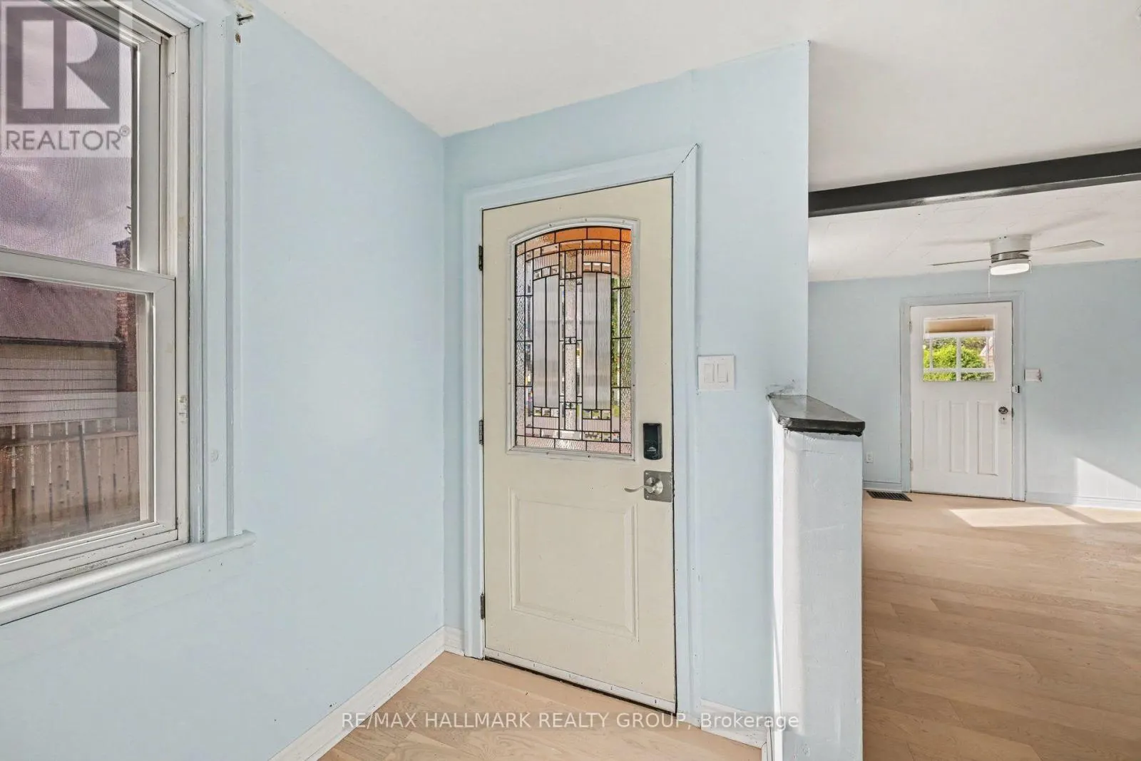 617 ROY STREET W