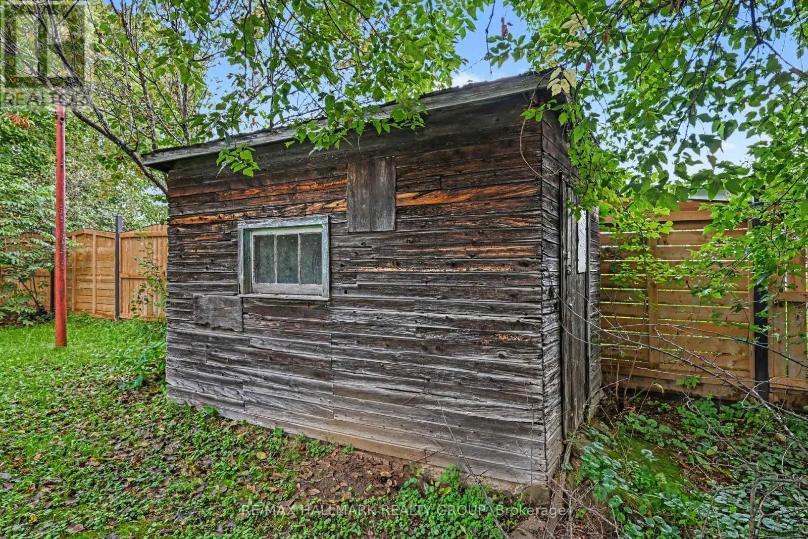 617 ROY STREET W