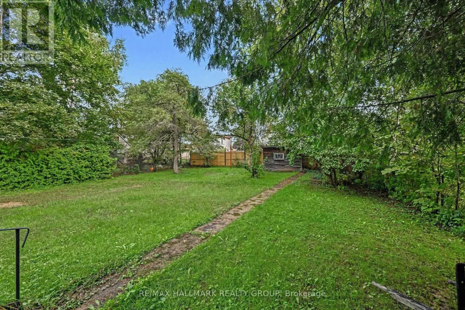617 ROY STREET W