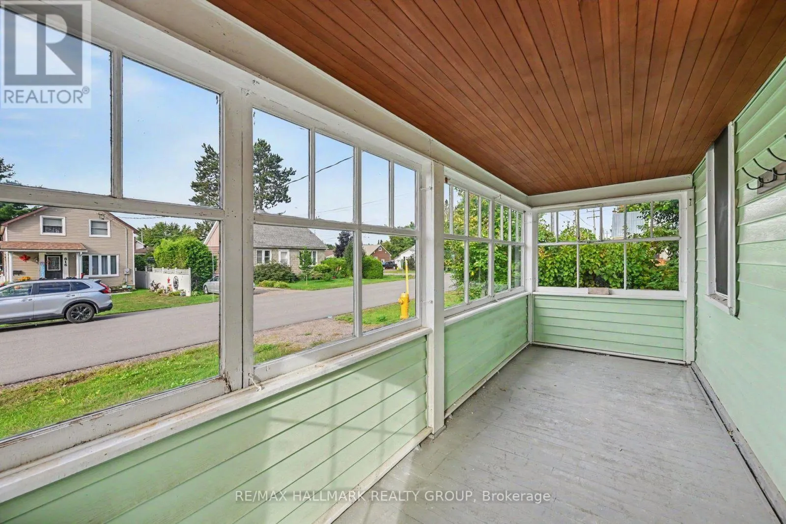 617 ROY STREET W