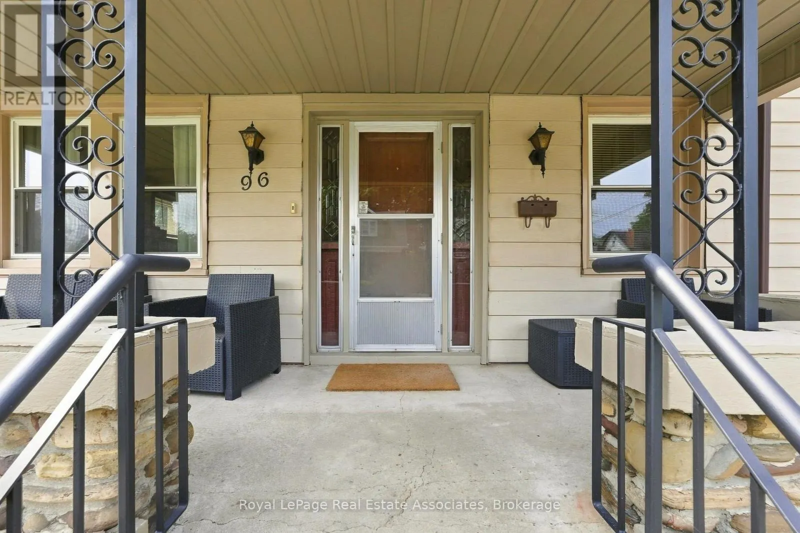 96 HUXLEY AVENUE S