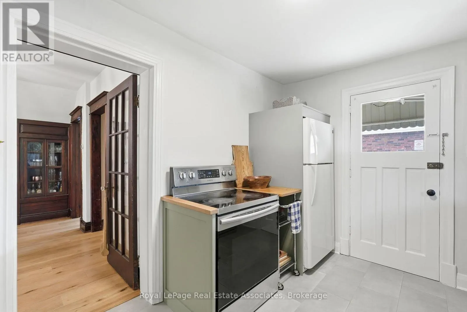 96 HUXLEY AVENUE S