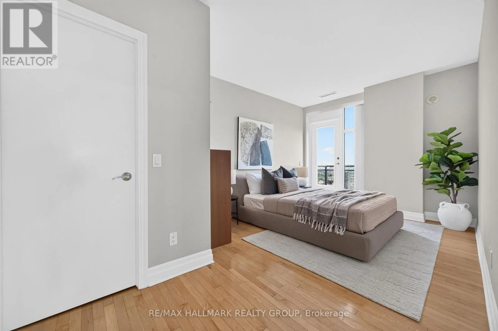 PH05 - 235 KENT STREET