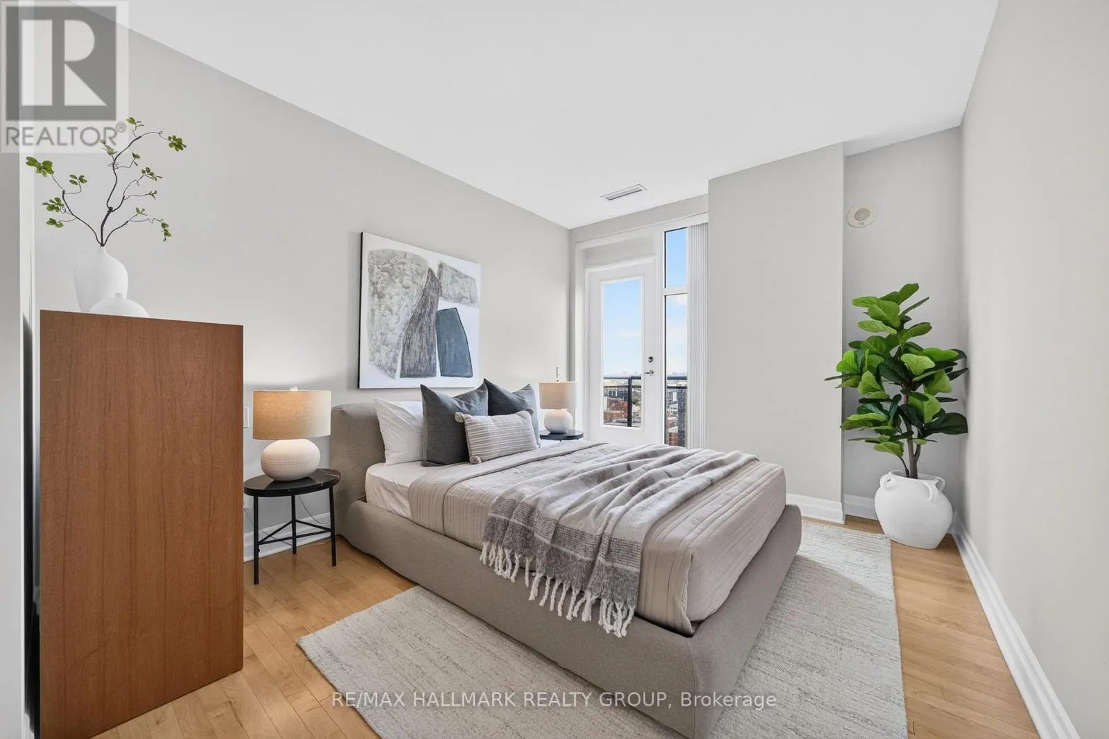 PH05 - 235 KENT STREET